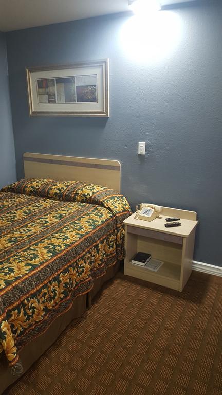 Travel Inn Шаронвилл Экстерьер фото